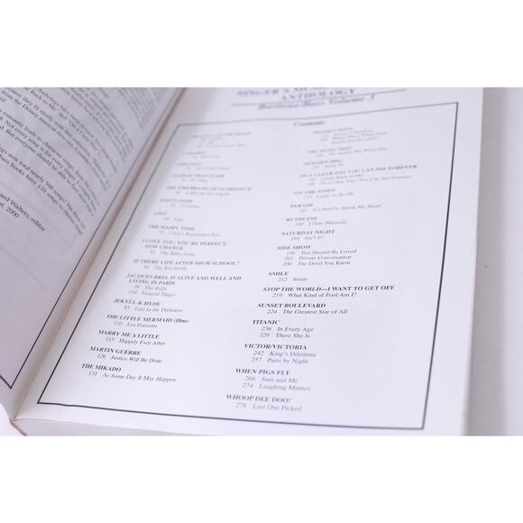 The Singers Musical Theatre Anthology, Volume 3, Baritone/Bass, Hal-Leonard - Picture 3 of 4